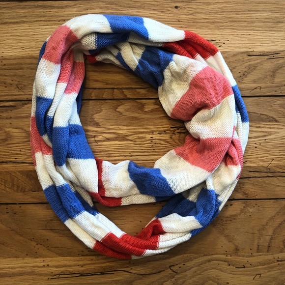 EUC!  Knitted Infinity Fashion Scarf. - Picture 1 of 2